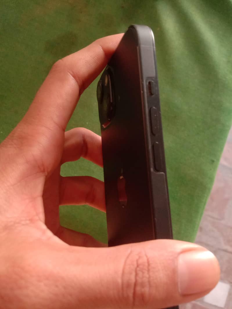 Apple iPhone 13 2