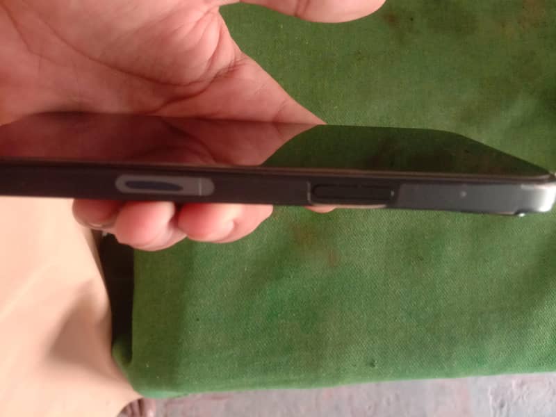 Apple iPhone 13 3