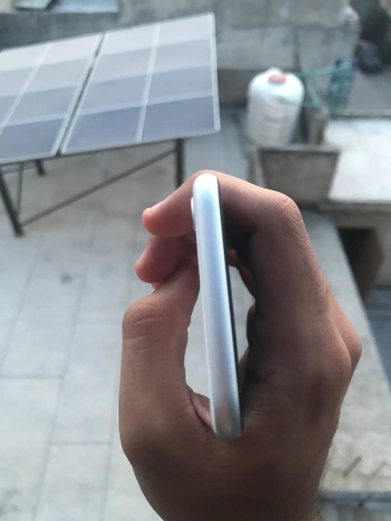 Apple iPhone SE SIM WORKING 2