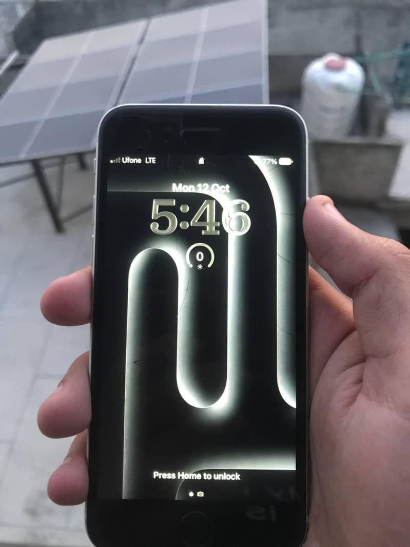 Apple iPhone SE SIM WORKING 6