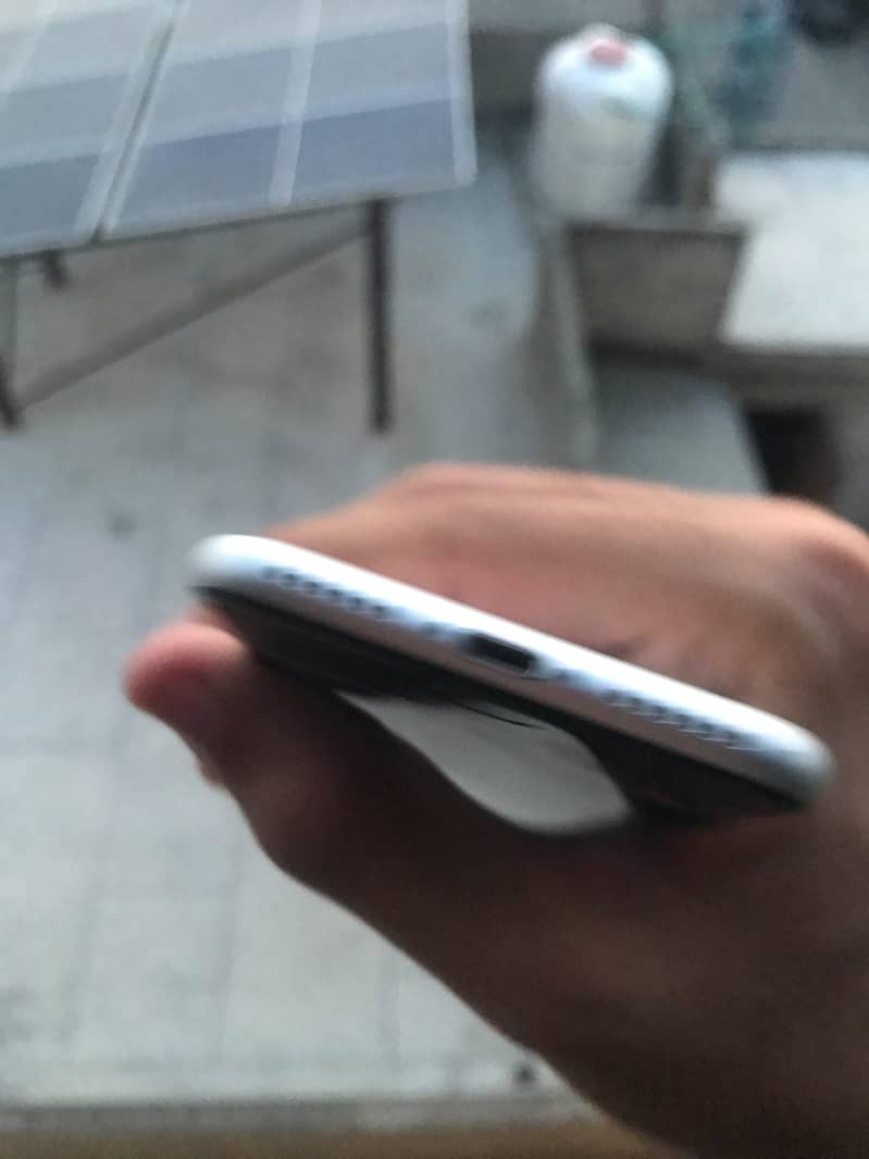 Apple iPhone SE SIM WORKING 7