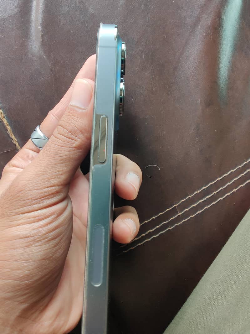 Apple iPhone 13 Pro 4