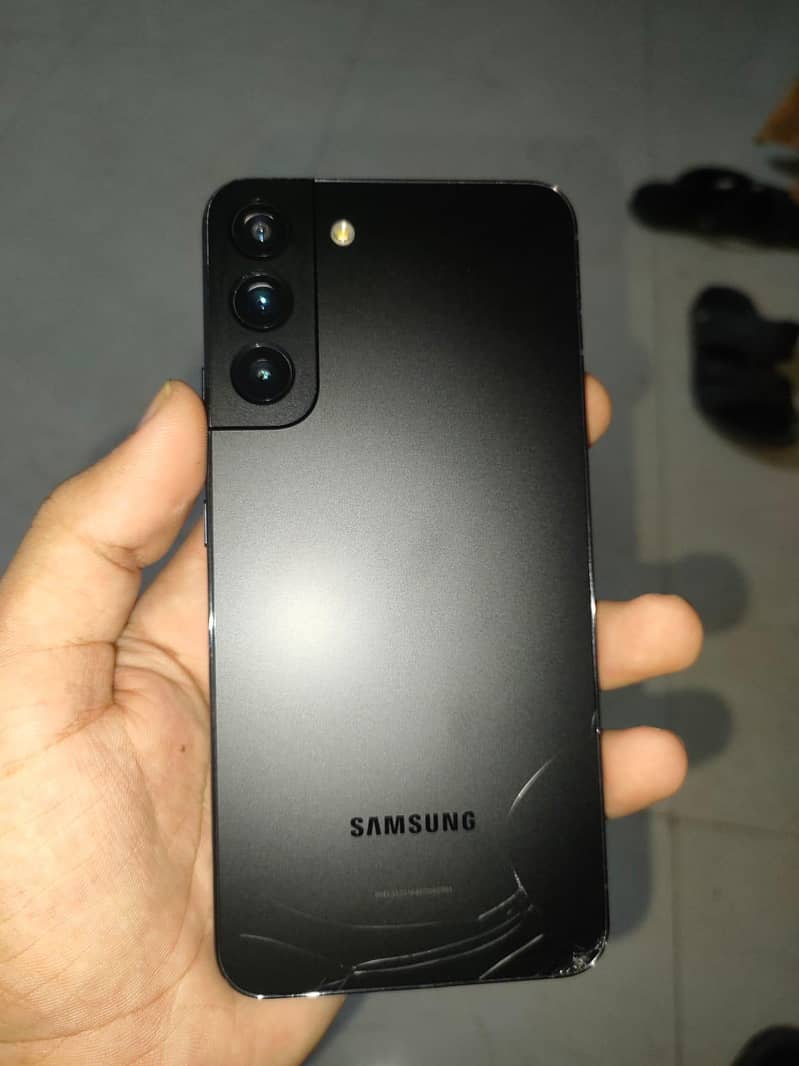 Samsung Mobile S22 Plus 3