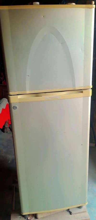 Dawlance madium size Refrigerator for sale ۔ Excellent working condi