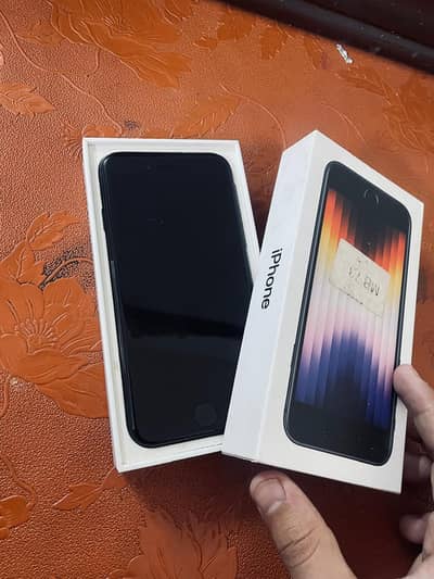 Apple iPhone SE 3rd generation 10-10 with box