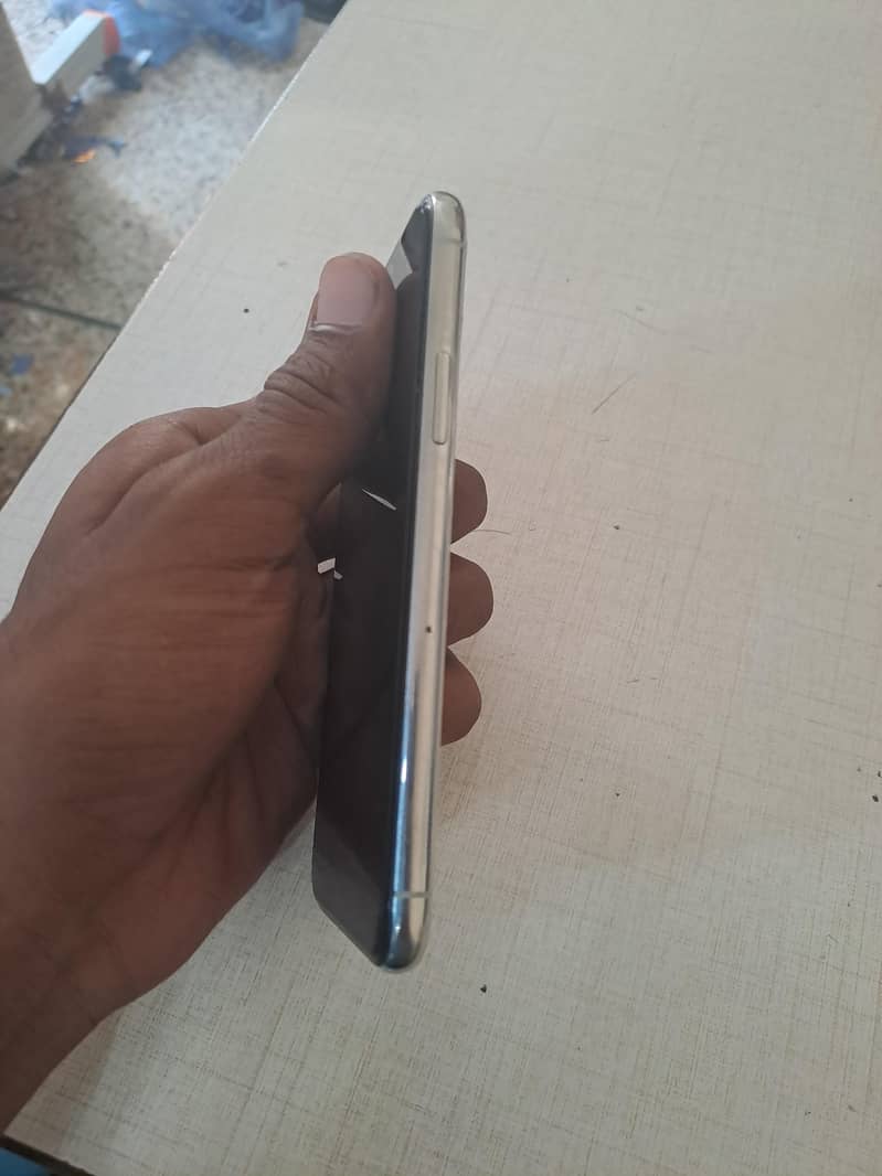 Apple iPhone 11 Pro 1