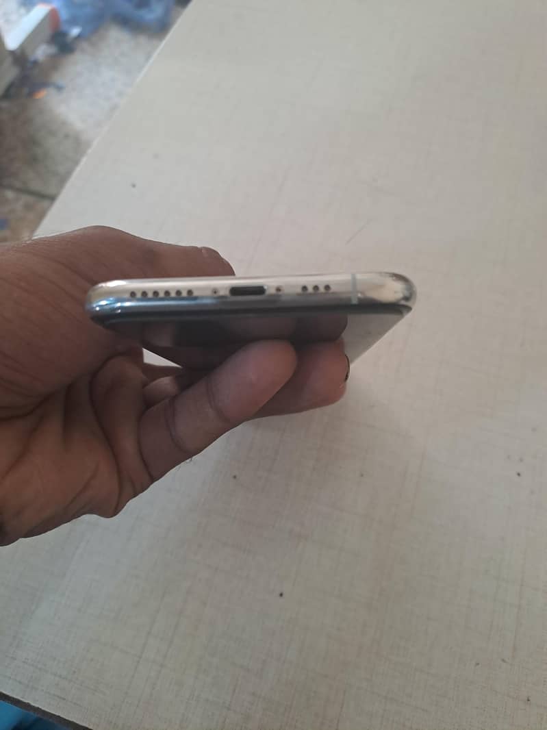 Apple iPhone 11 Pro 2