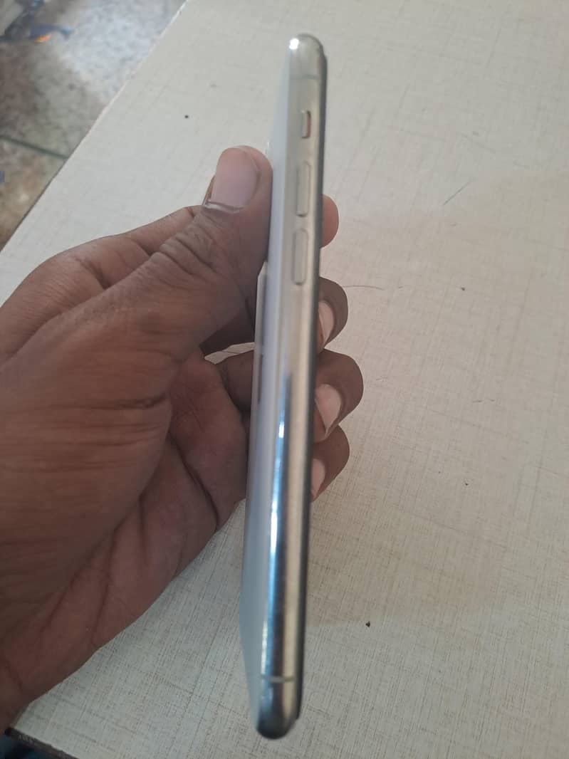 Apple iPhone 11 Pro 3