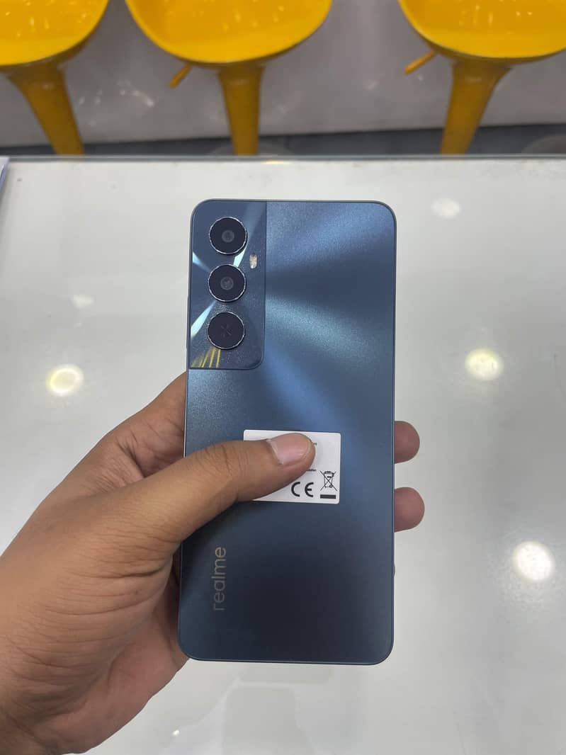 Realme C65 0