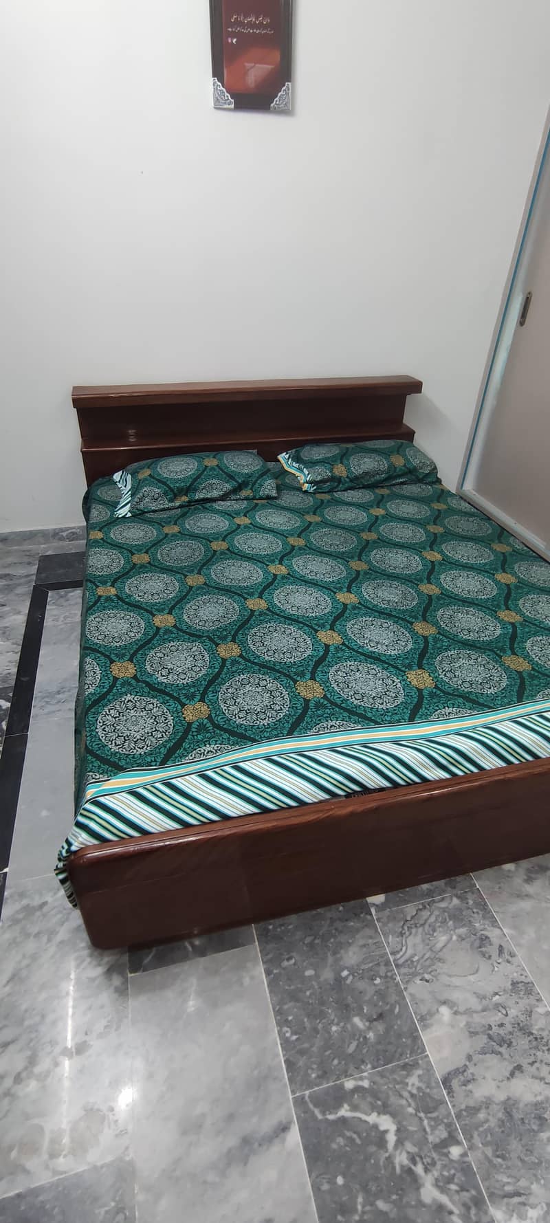 Queen Size Bed 0