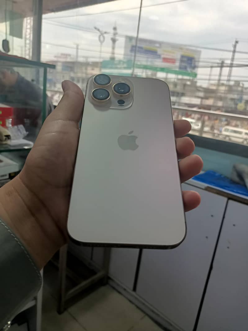 Apple iPhone 16 Pro Max 0