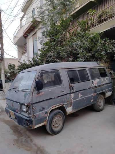 Mitsubishi L300 van perfect running condition.