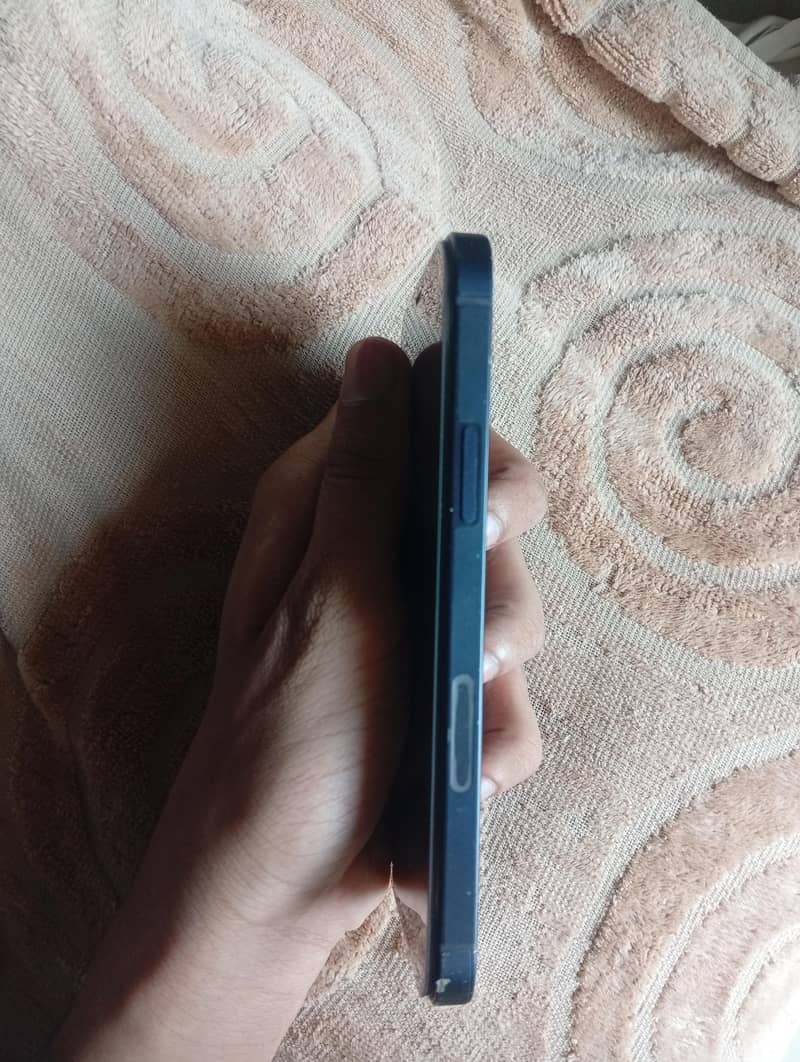 Apple iPhone 12 3