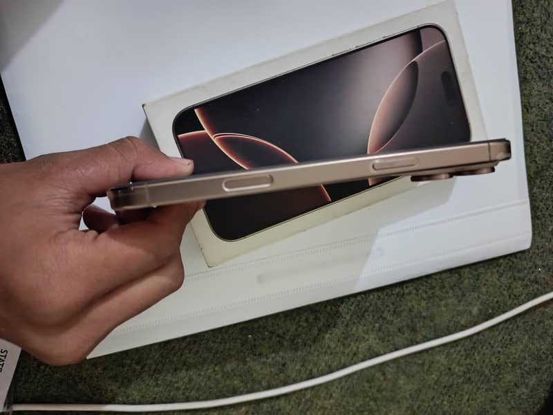 Apple iPhone 16 Pro Max 1