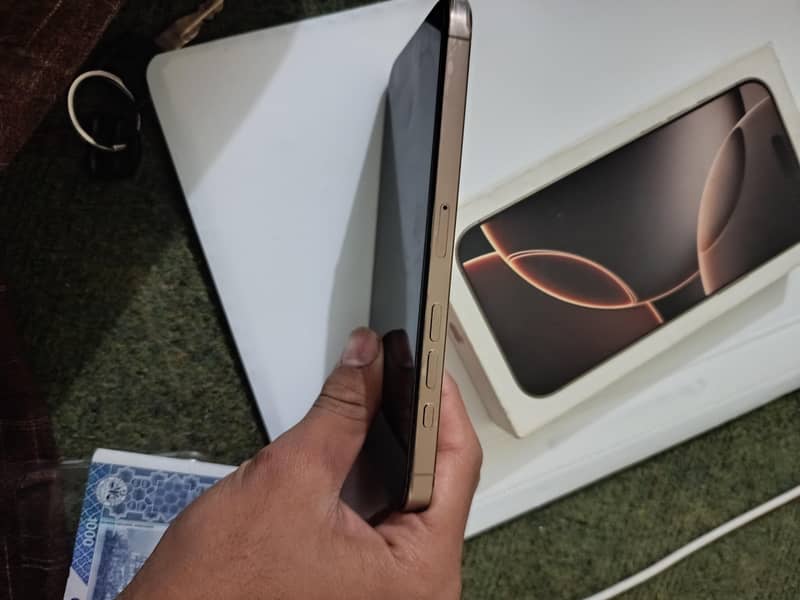 Apple iPhone 16 Pro Max 3