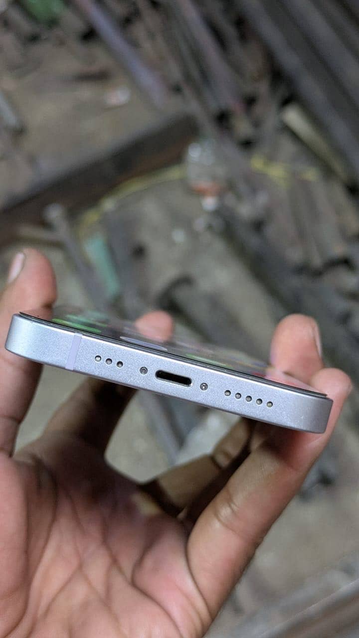 Apple iPhone 14 4