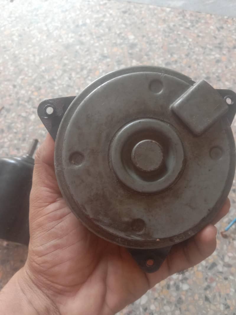 بڑی 12V موٹر — کولر یا پنکھے کے لیے قیمت: 1,000 روپے فی موٹر 4