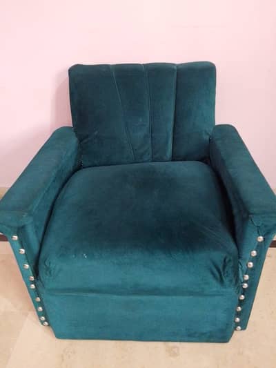 SELLING SOFA SET WITH AN ADDITIONAL DEEWAN
