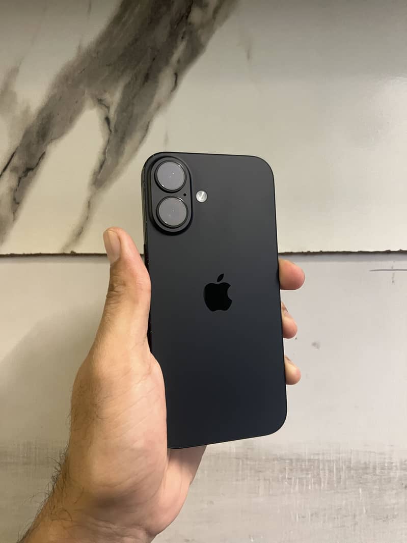 Apple iPhone 16 0