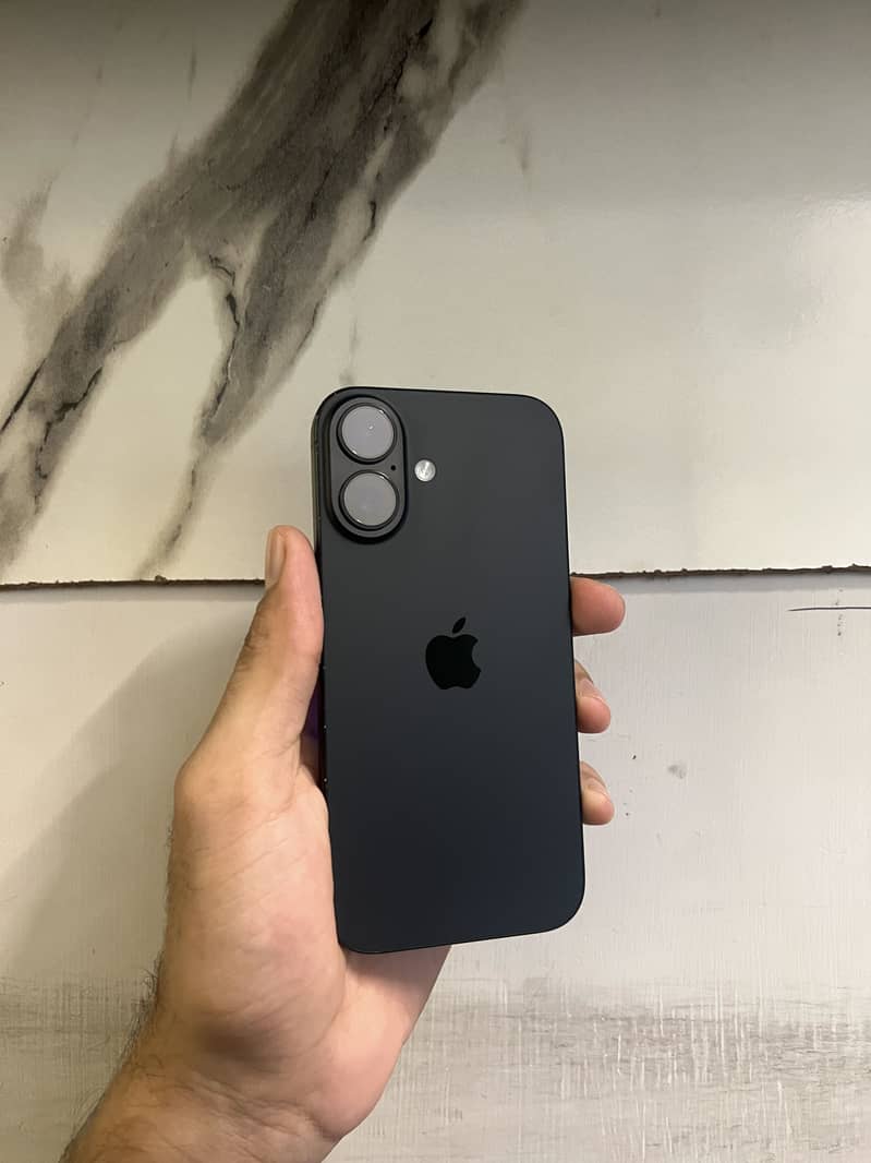 Apple iPhone 16 2