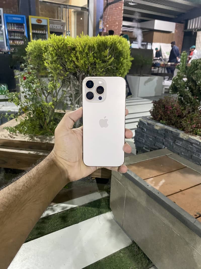Apple iPhone 16 Pro Max 0