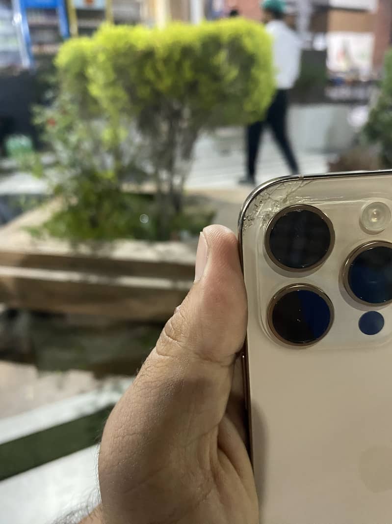 Apple iPhone 16 Pro Max 5