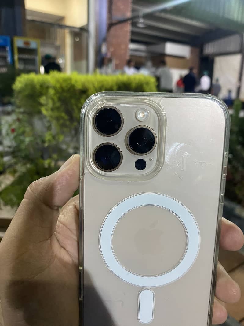 Apple iPhone 16 Pro Max 6