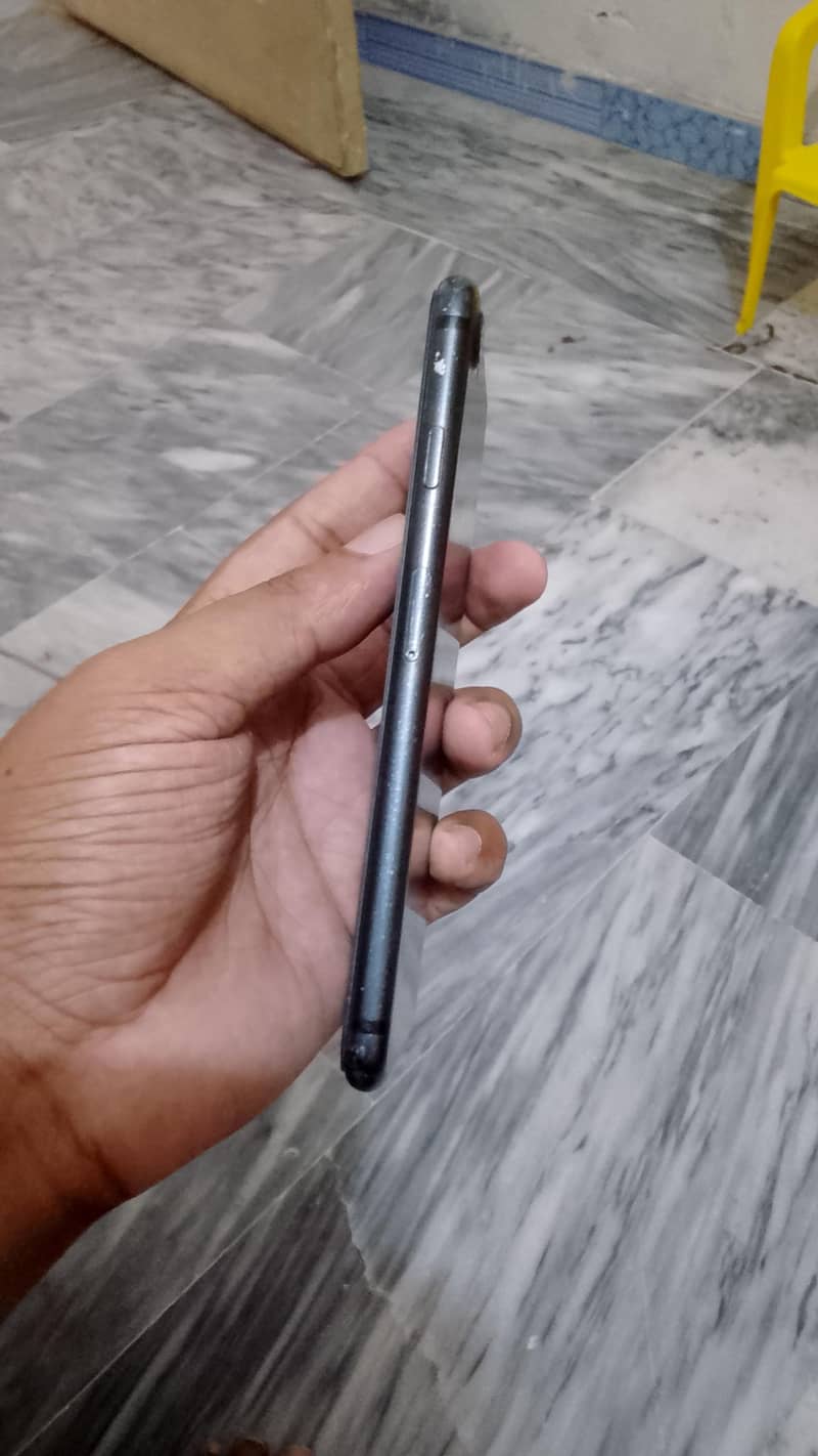 Apple iPhone 7 2