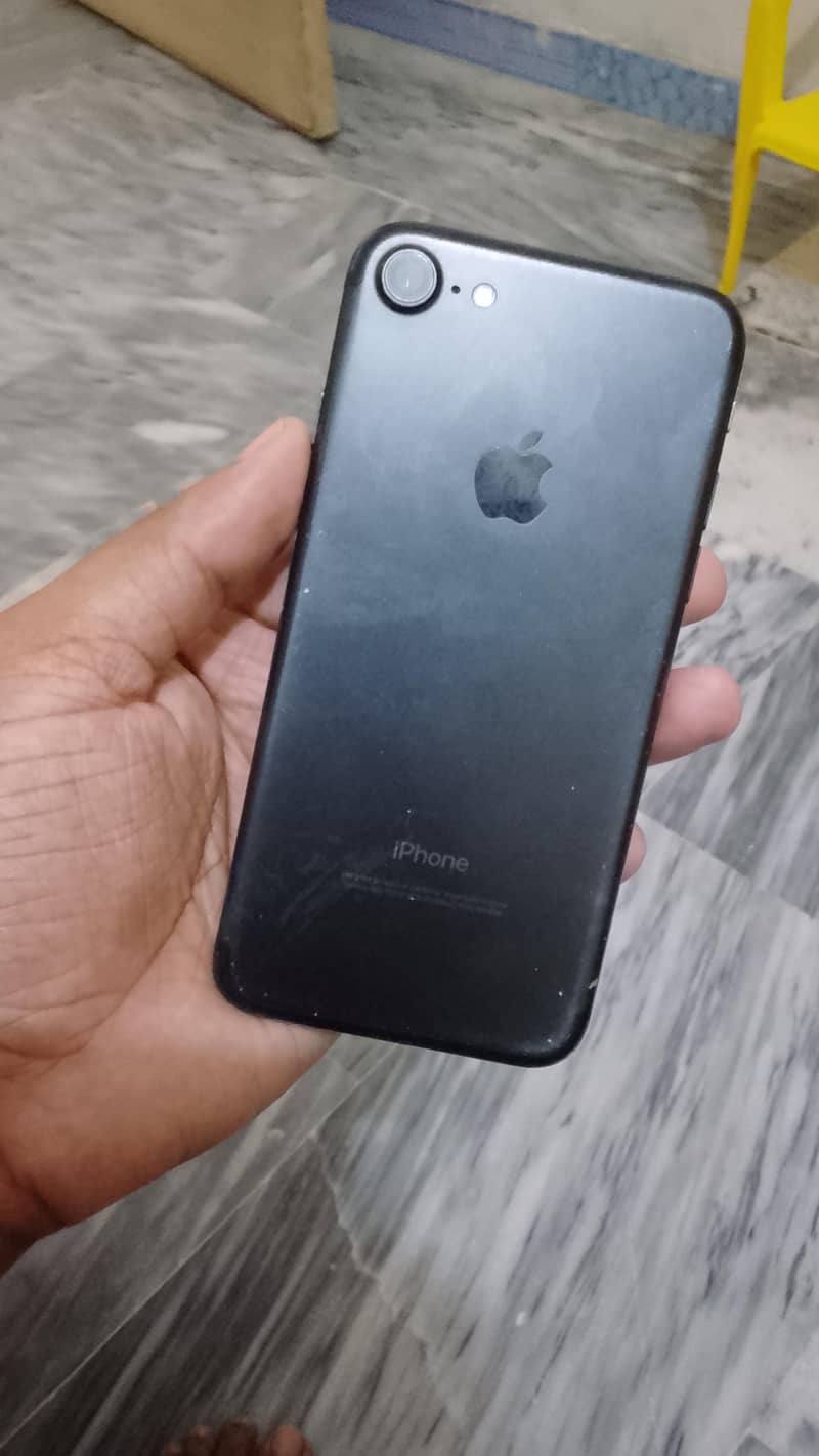 Apple iPhone 7 3