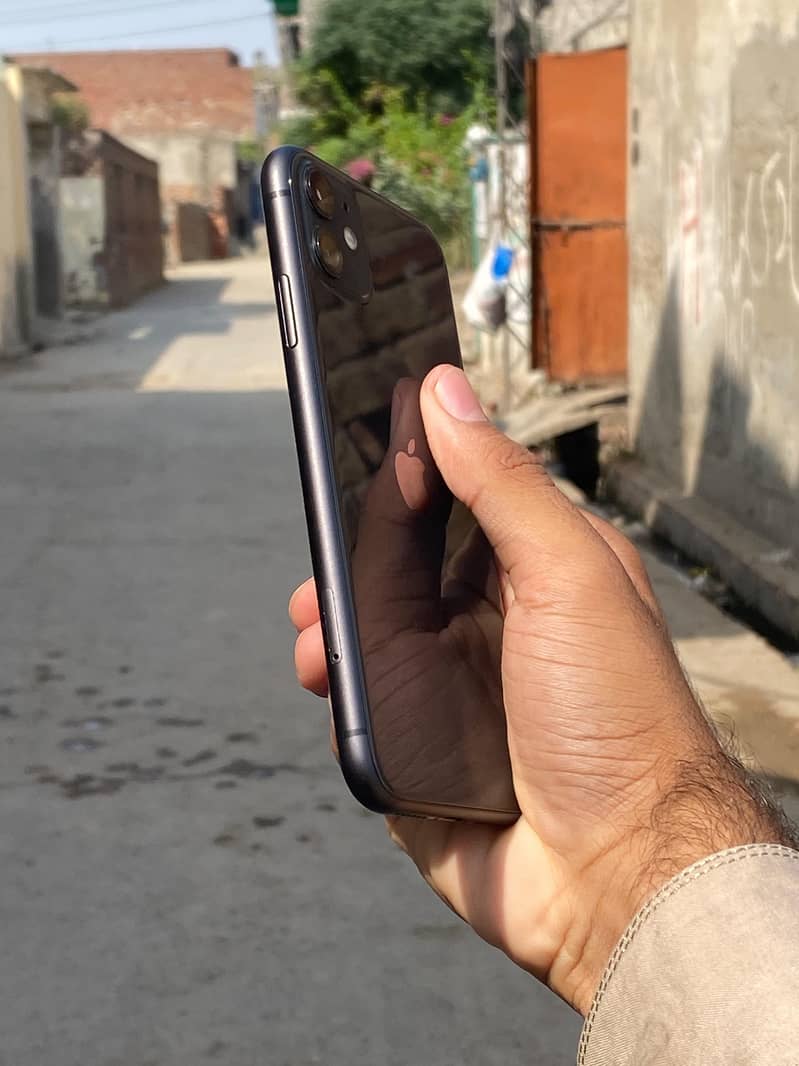 iPhone 11. Condition 10/10 1