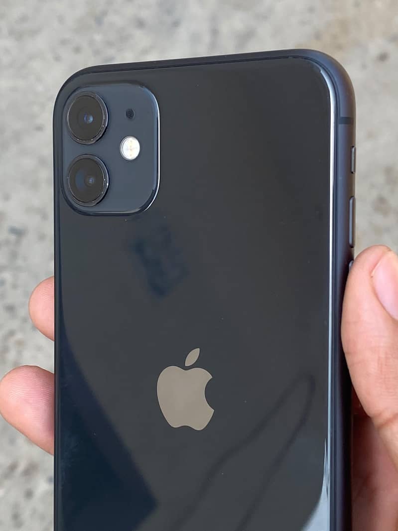 iPhone 11. Condition 10/10 5