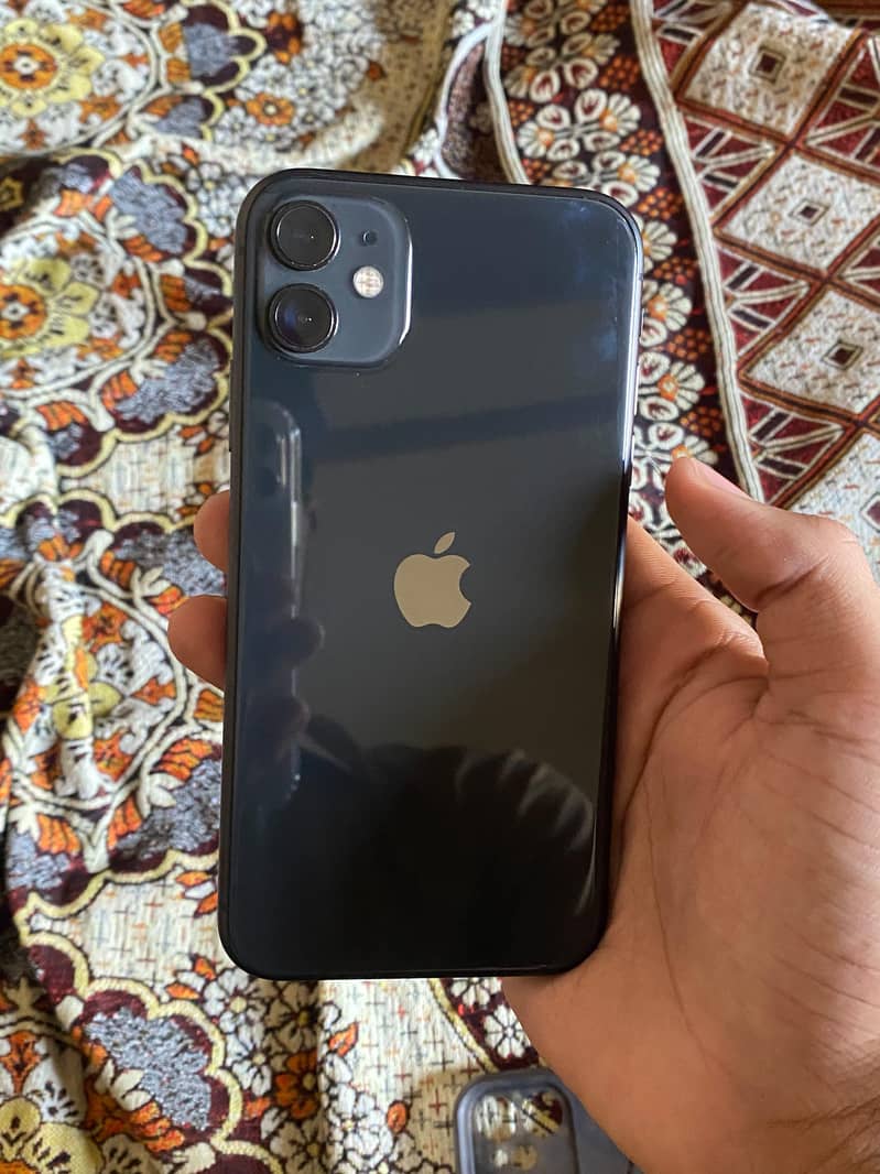 iPhone 11. Condition 10/10 7