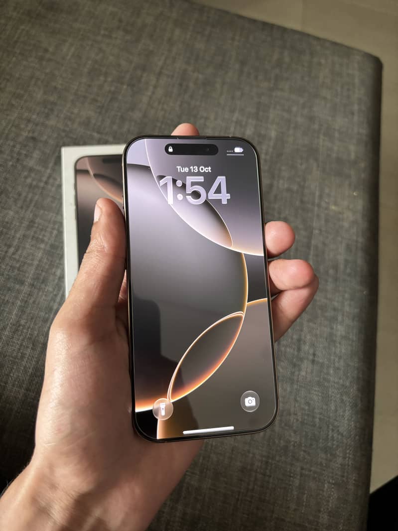 Apple iPhone 16 Pro 1