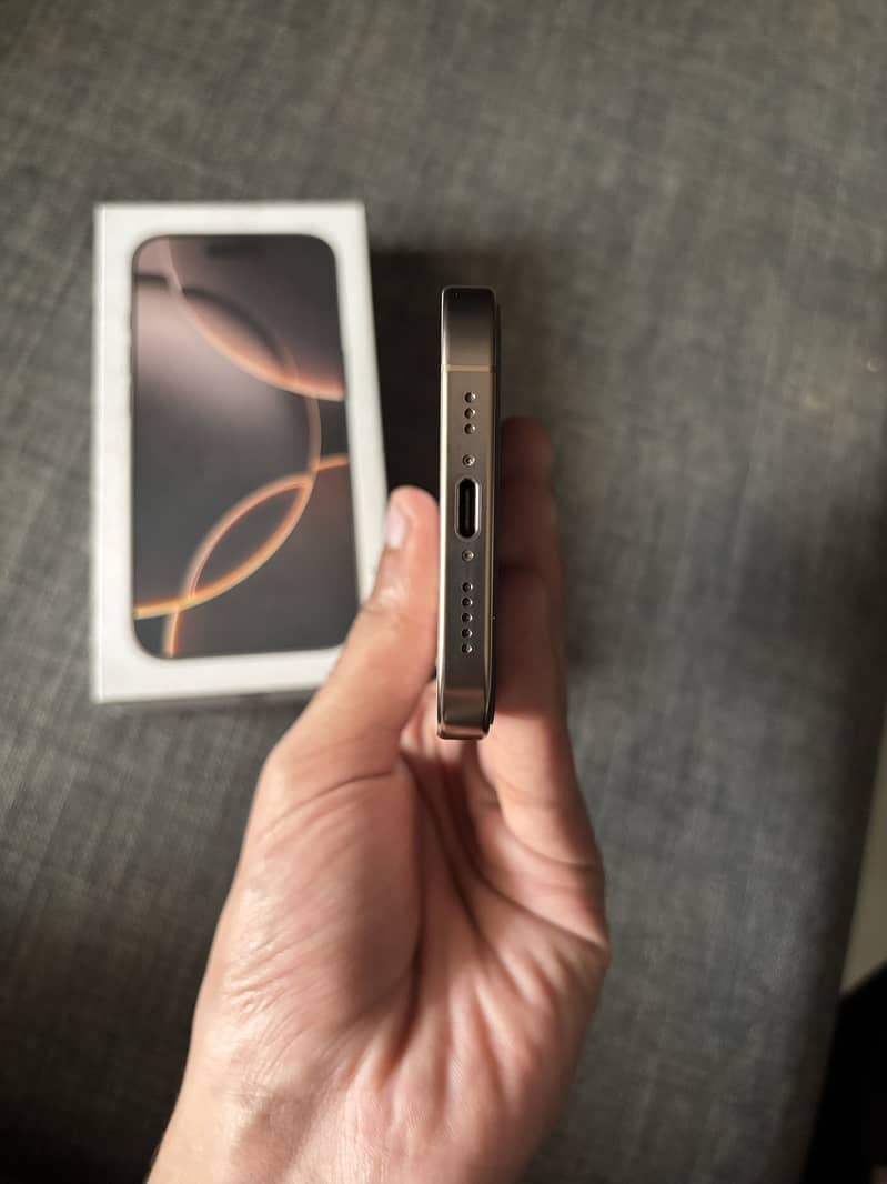 Apple iPhone 16 Pro 4