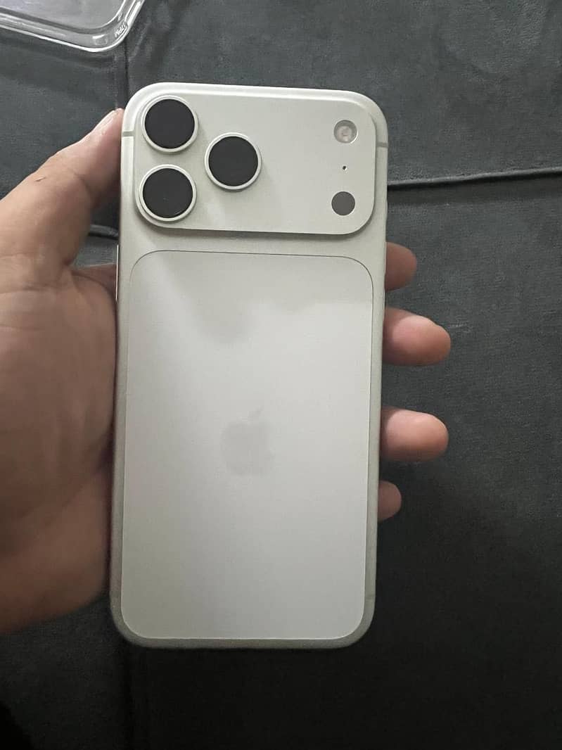 Apple iPhone 17 Pro Max 0