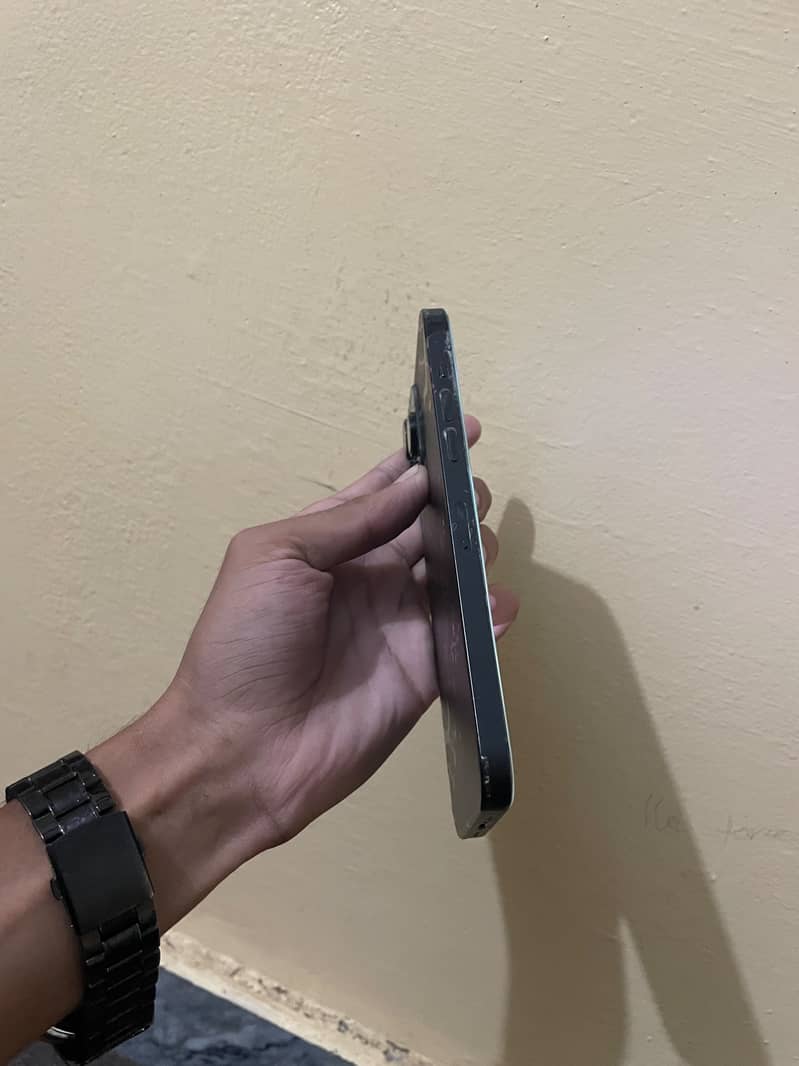 Apple iPhone 14 Pro Max 4