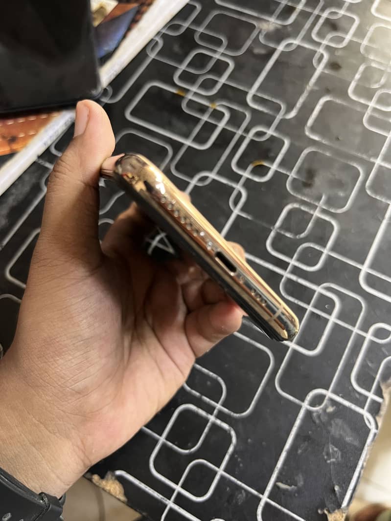 Apple iPhone 11 Pro 3