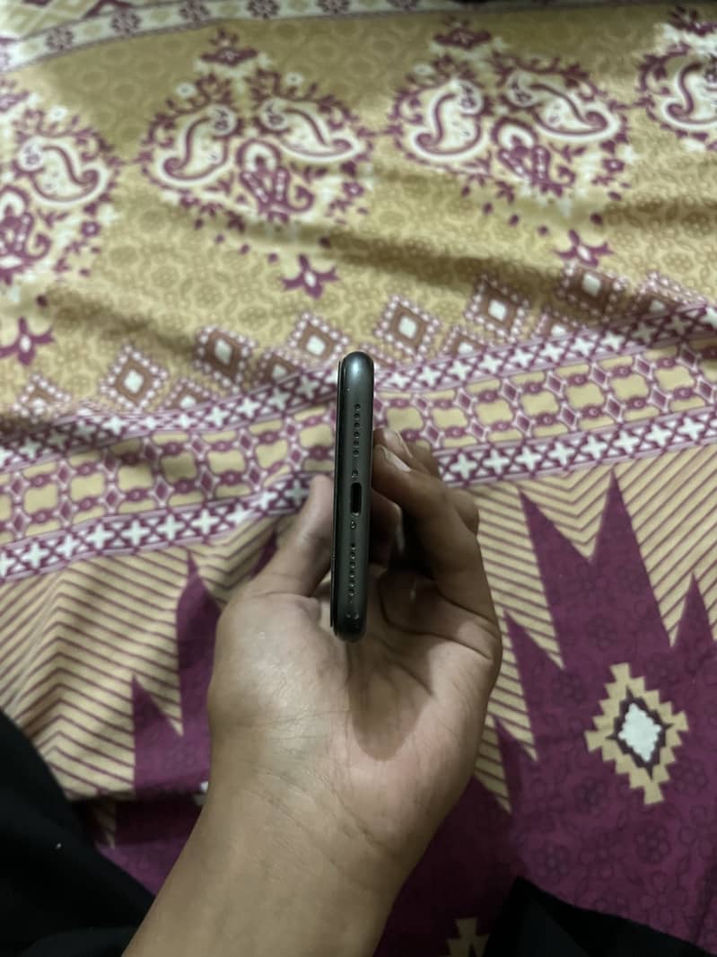 Apple iPhone 11 3