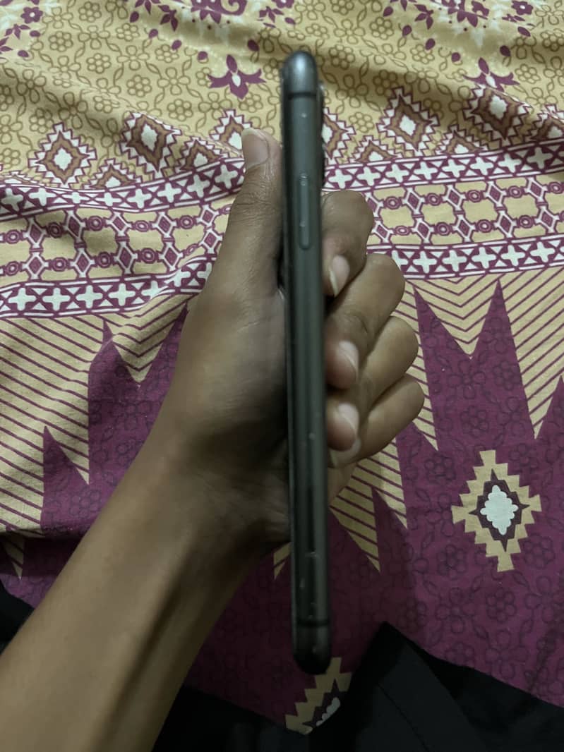 Apple iPhone 11 7