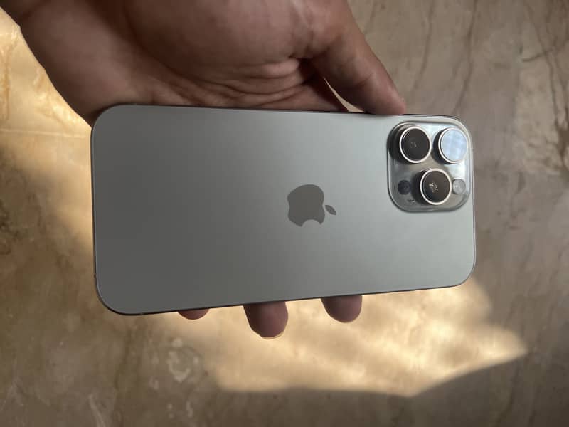 Apple iPhone 16 Pro Max 0