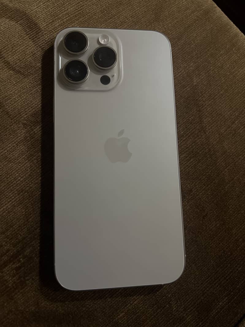 Apple iPhone 16 Pro Max 1