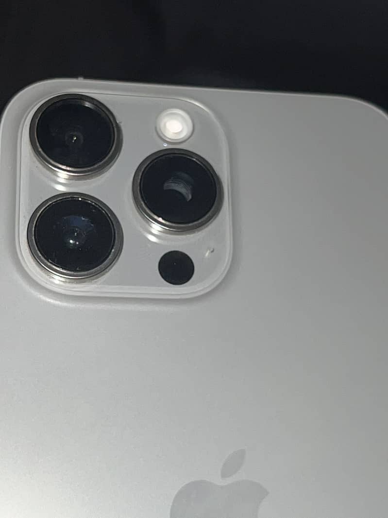 Apple iPhone 16 Pro Max 5