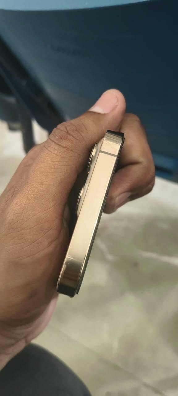 Apple iPhone 13 Pro 4