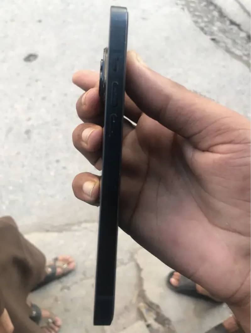 Apple iPhone 14 3