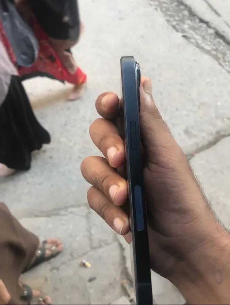 Apple iPhone 14 4