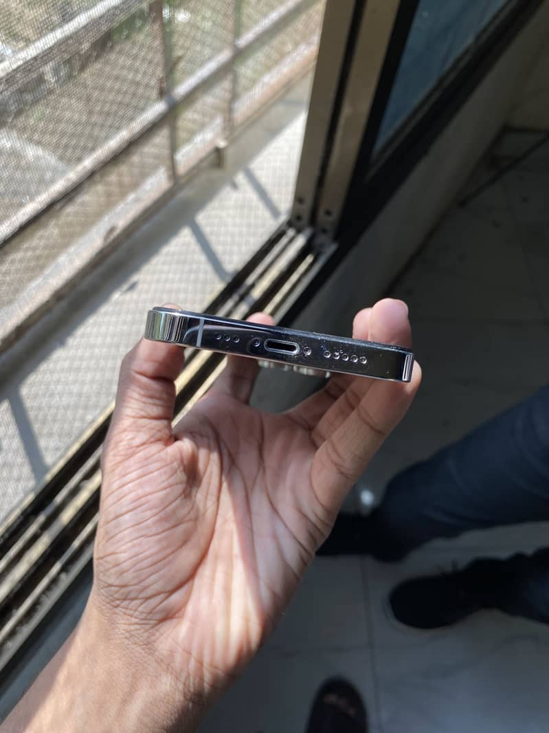 iPhone 14 pro 3
