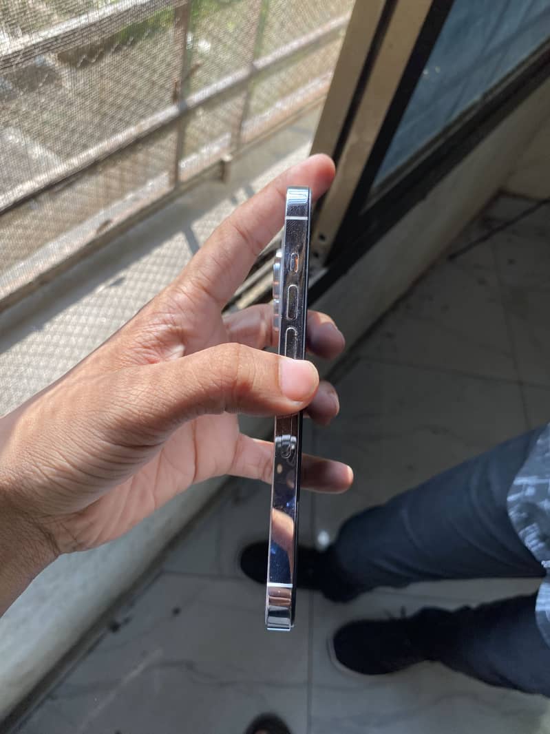 iPhone 14 pro 4
