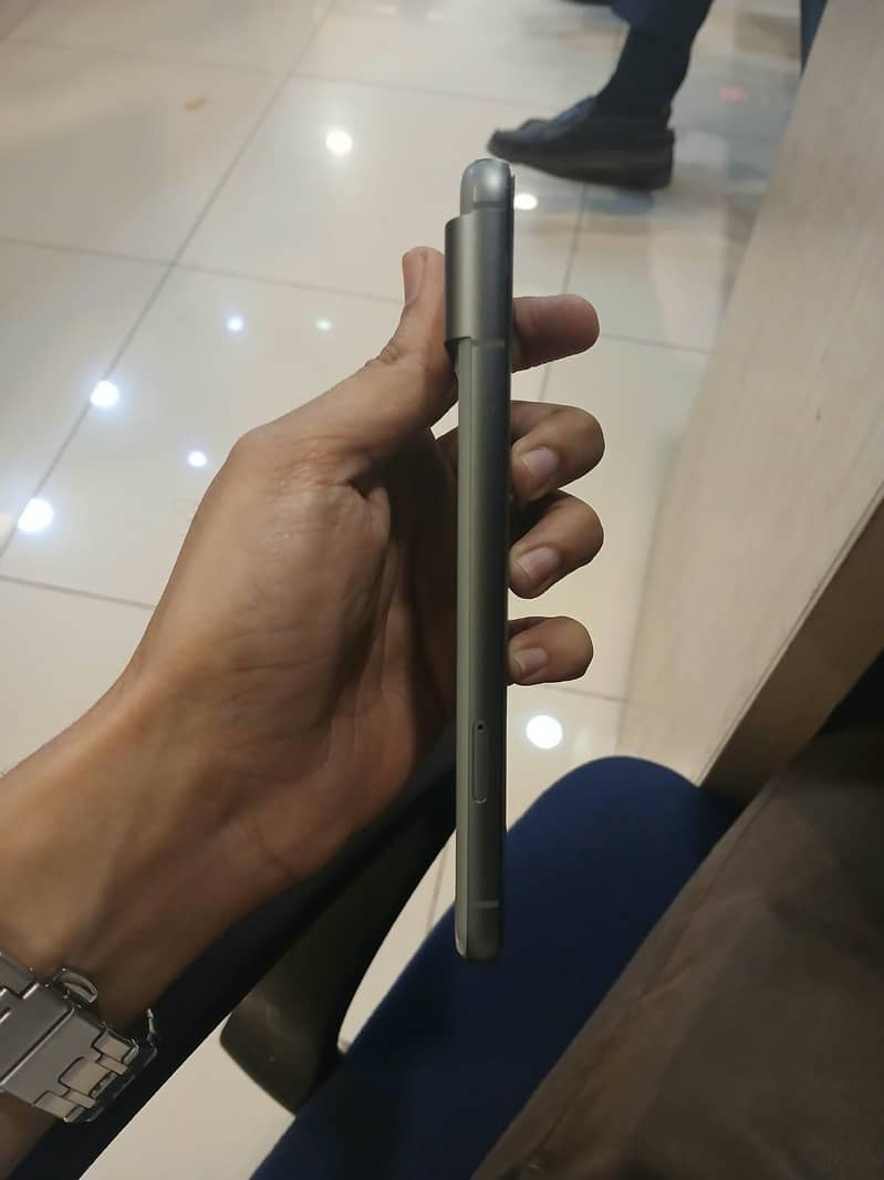 Google Pixel 8 4