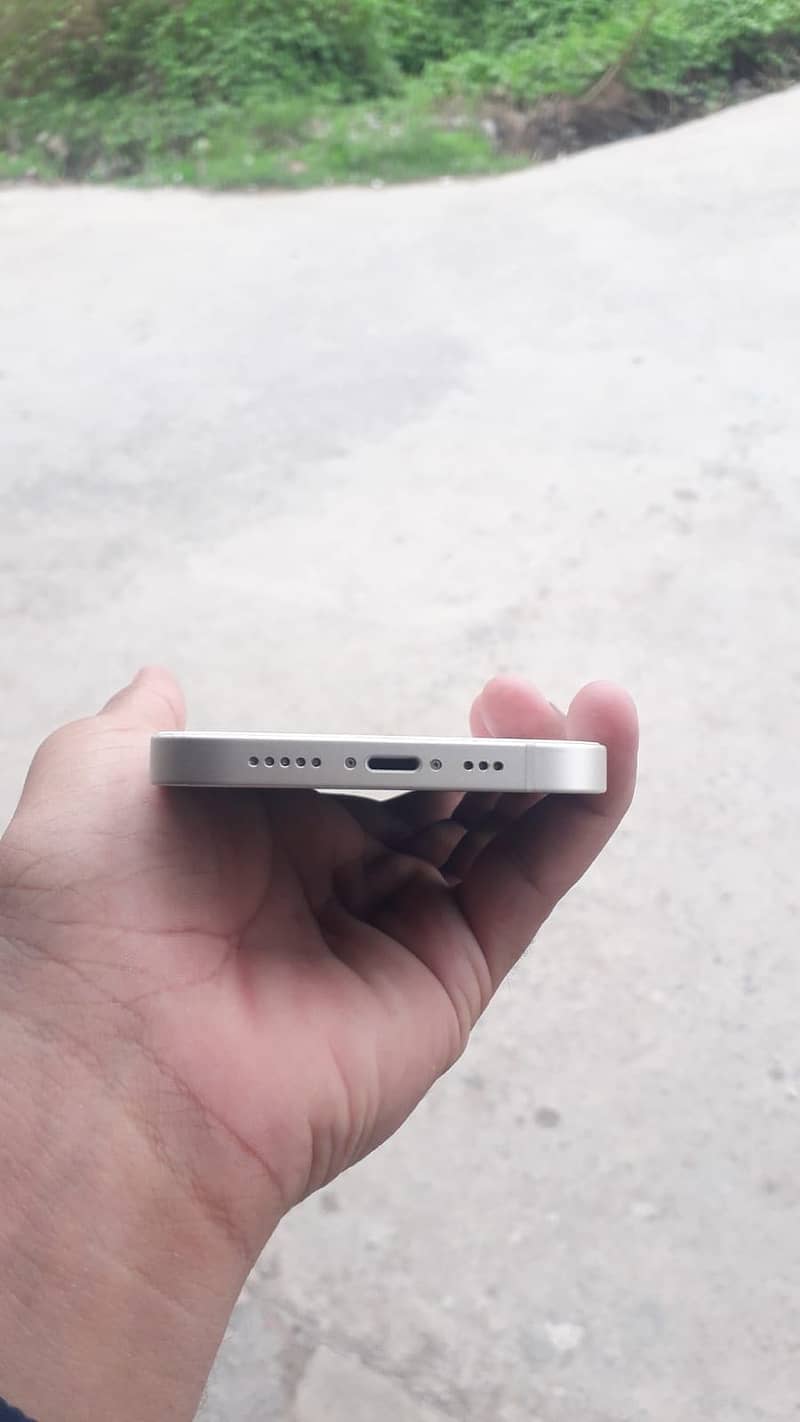 Apple iPhone 13 2
