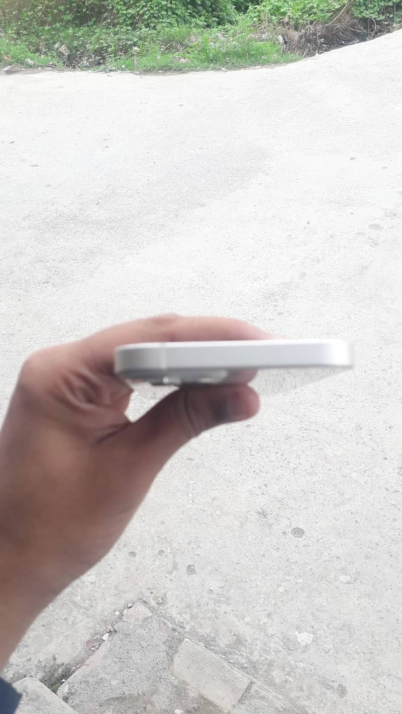 Apple iPhone 13 4